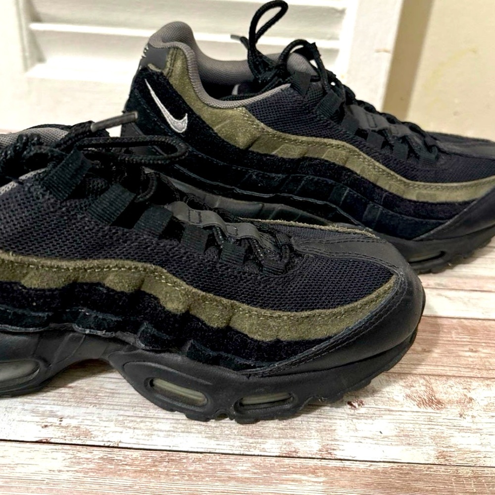 Nike air max 95 green black suede youth 6.5 womens 8